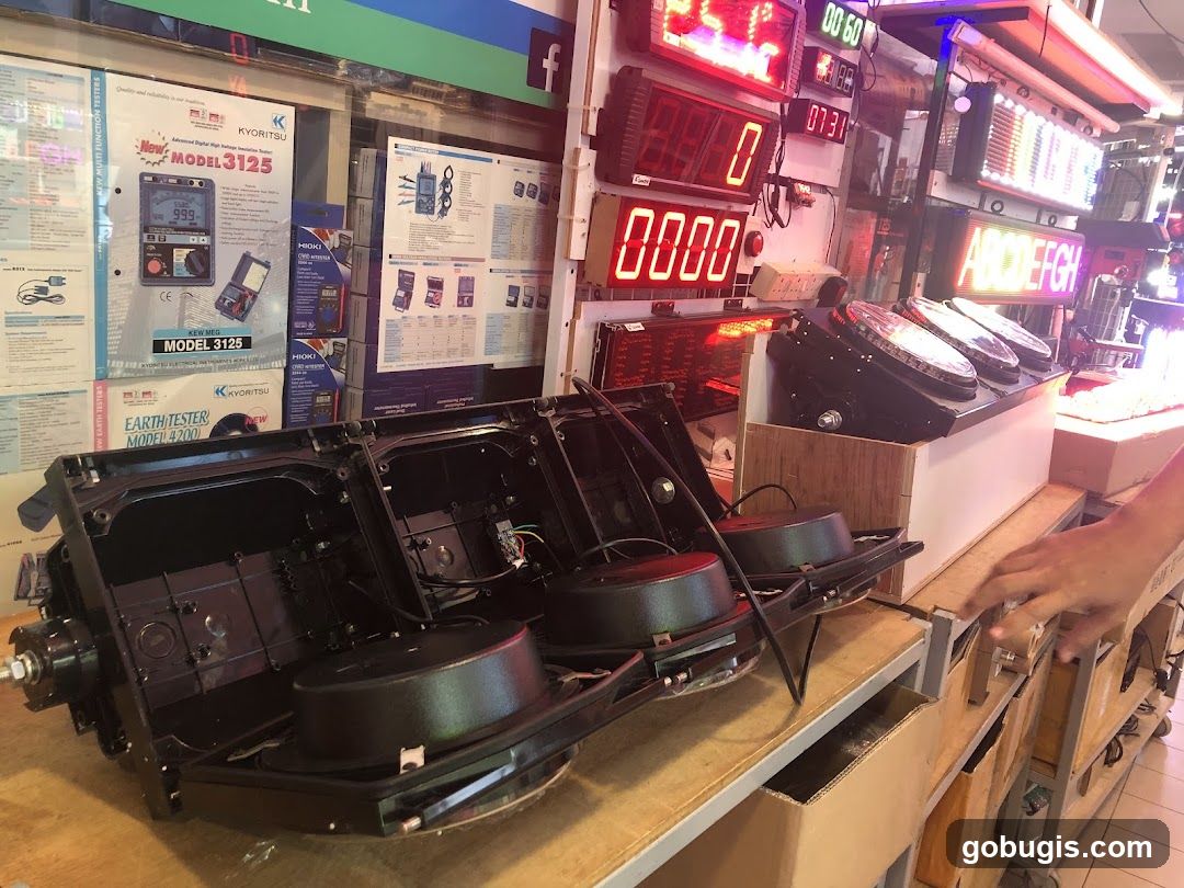 Electronic Equipment Store