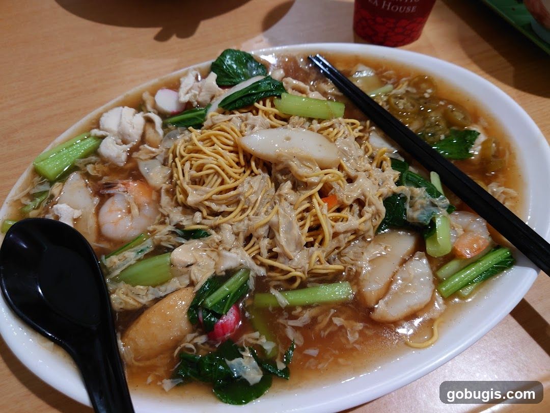 Crispy Noodles with Seafood and Vegetables