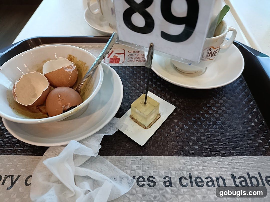 Table setting after a meal