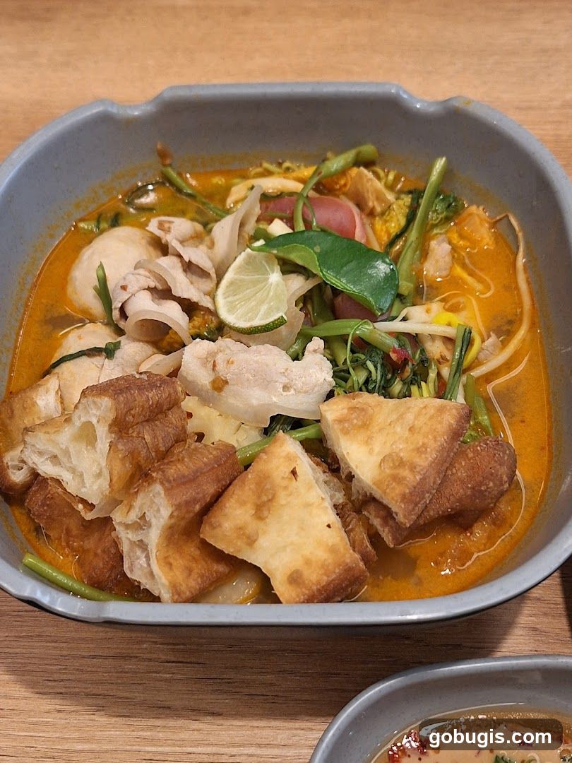 Spicy Noodle Soup with Fried Dough and Meat