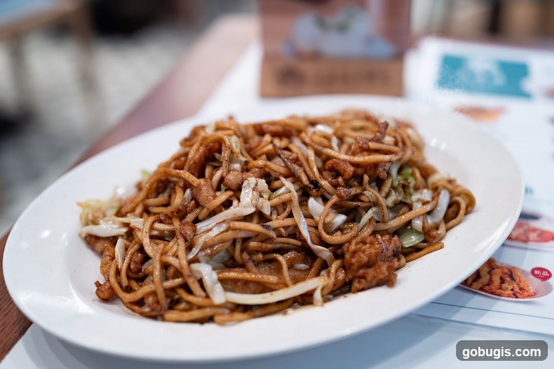 Noodles with Cabbage and Meat
