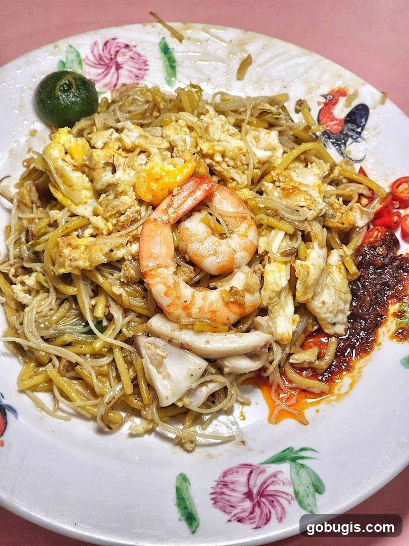 Stir-fried Noodles with Seafood