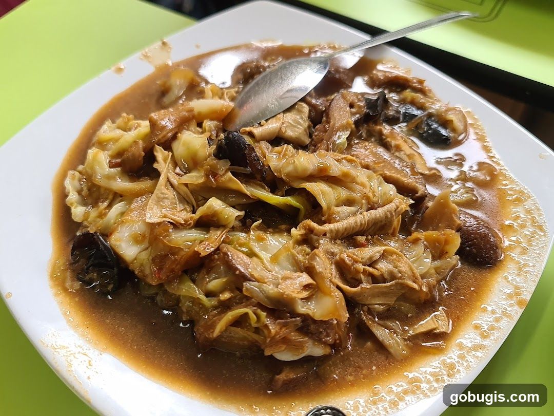 Braised Cabbage with Meat and Mushrooms