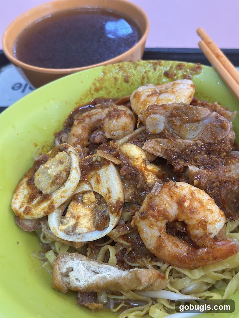 Noodles with Seafood and Egg