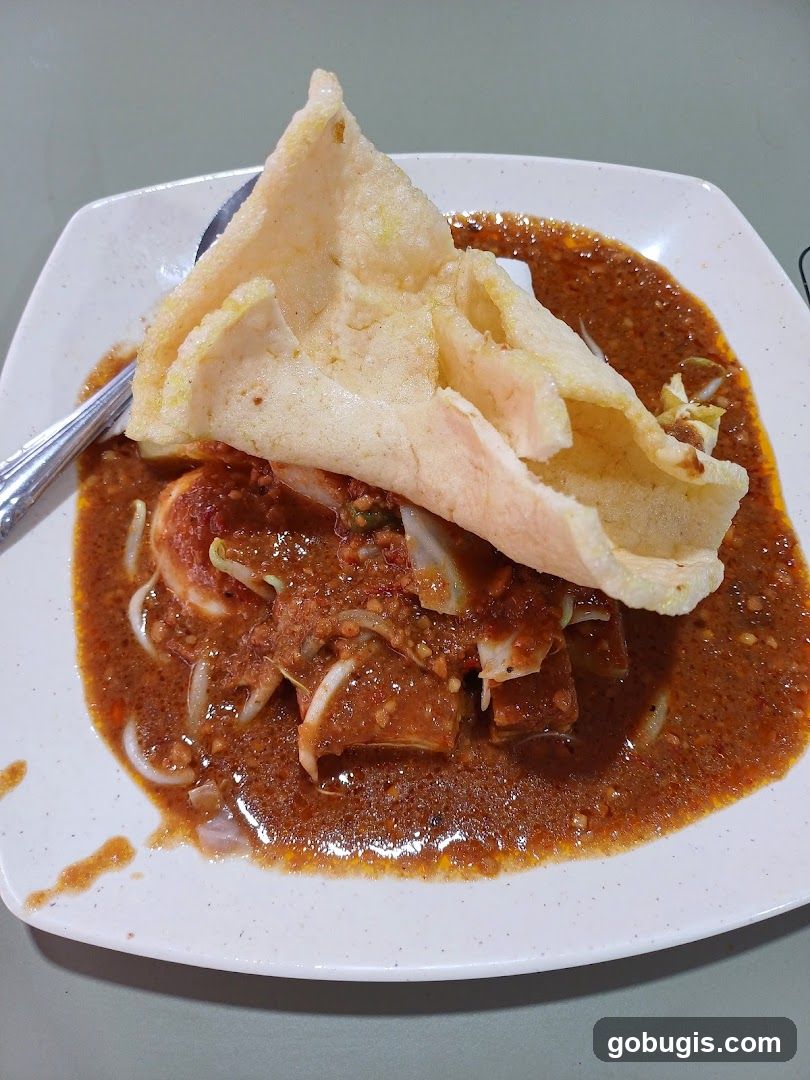 Salad with Peanut Sauce and Crackers