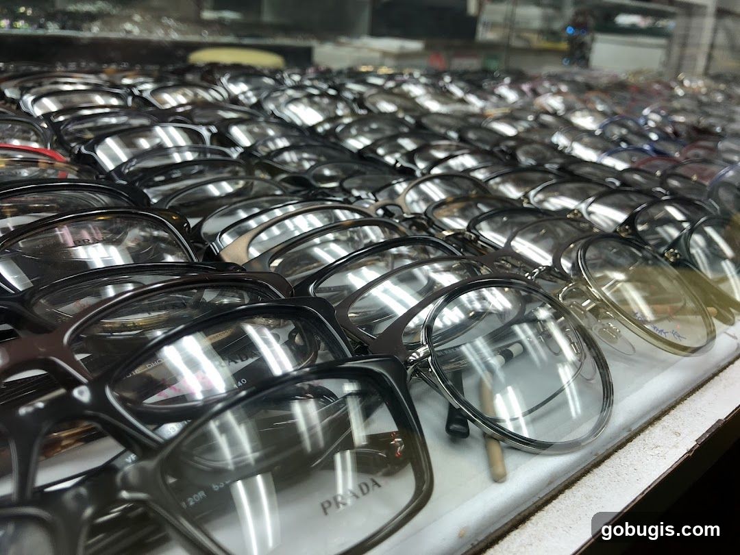 Eyeglasses Display