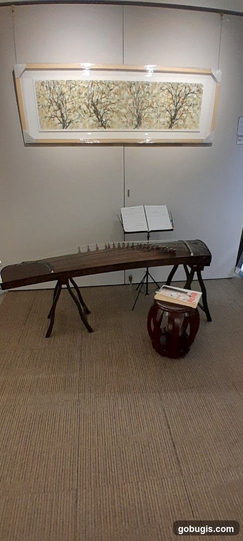 Guzheng and Artwork Display