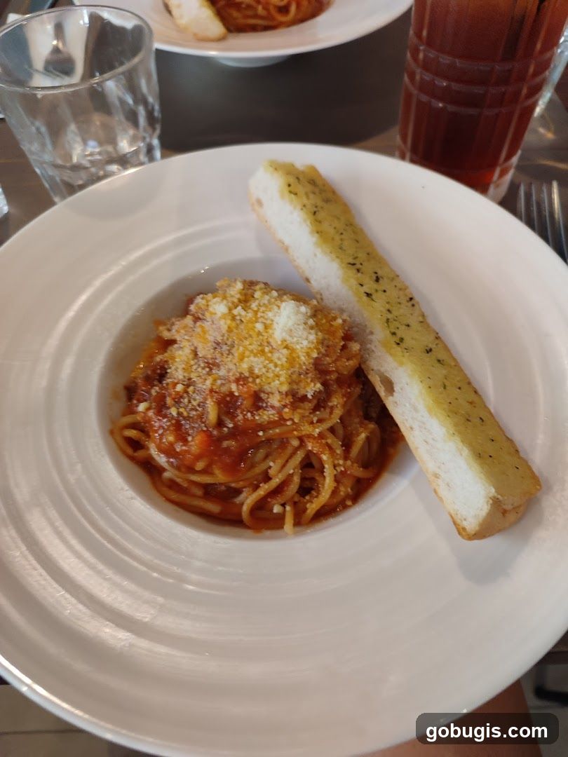 Spaghetti with Garlic Bread