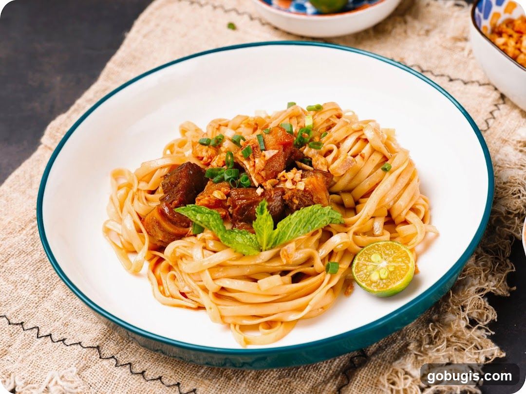 Noodles with Meat and Garnish