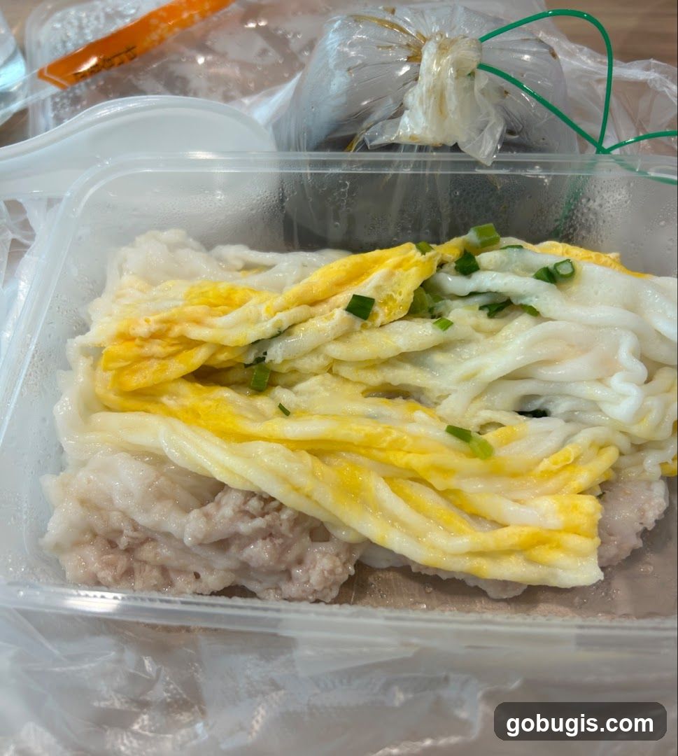 Steamed Rice Rolls with Egg and Minced Meat