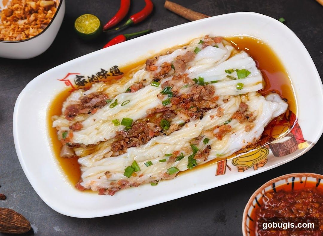 Steamed Rice Rolls with Toppings