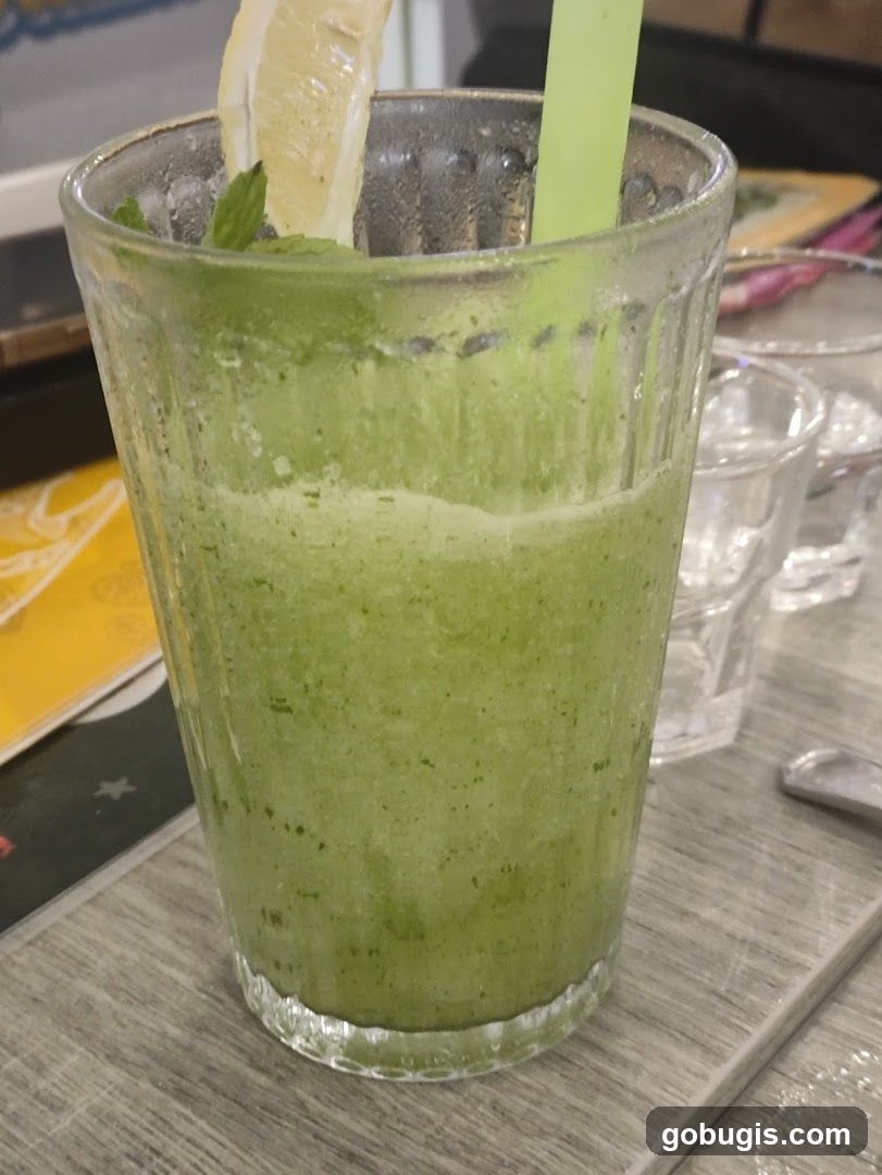 Green Smoothie with Lemon and Mint