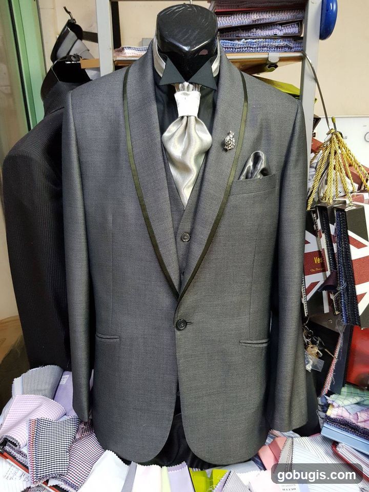 Mannequin in a grey suit