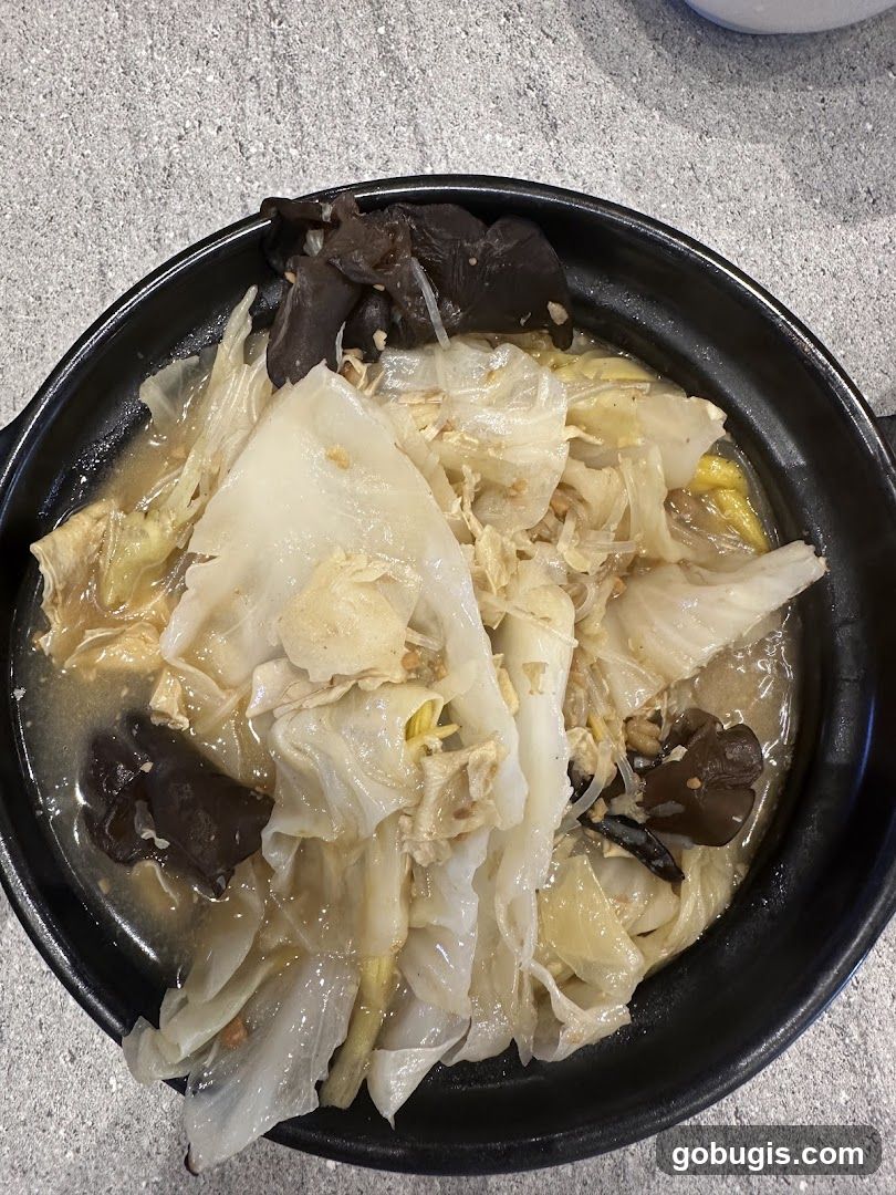 Braised Cabbage with Wood Ear Mushrooms