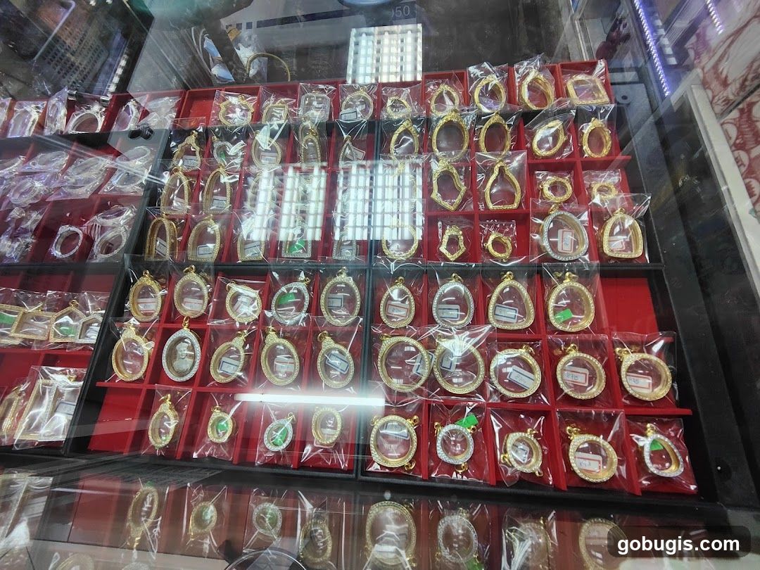 Khunpinang Amulets Wrapping