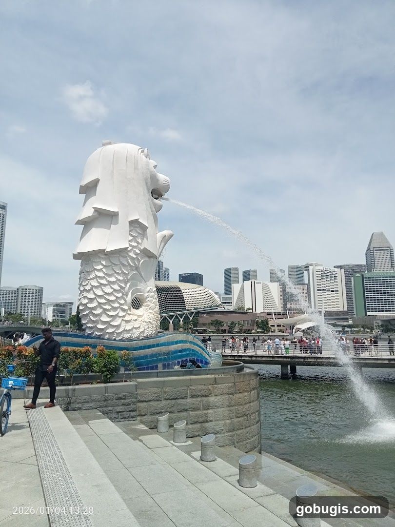 Merlion Statue and Singapore Skyline