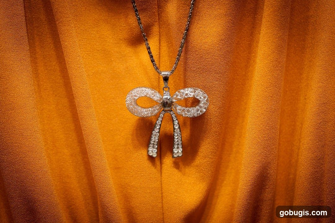 Bow Pendant Necklace