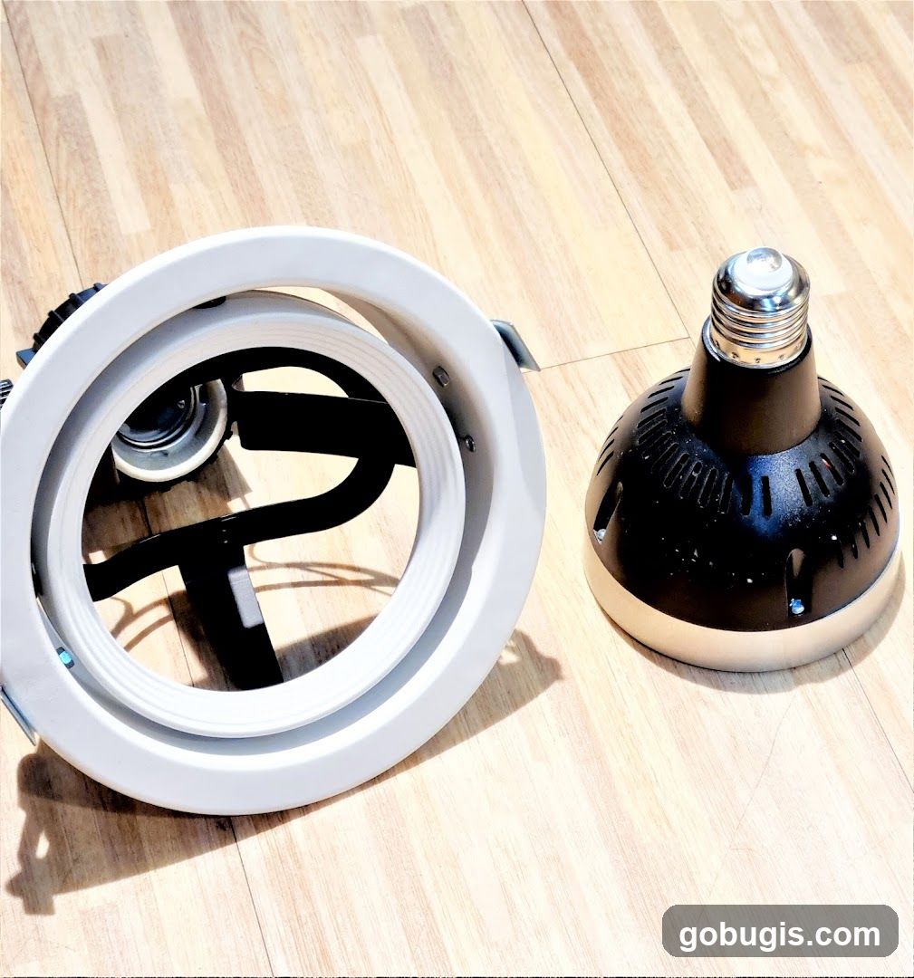 Recessed light fixture and bulb