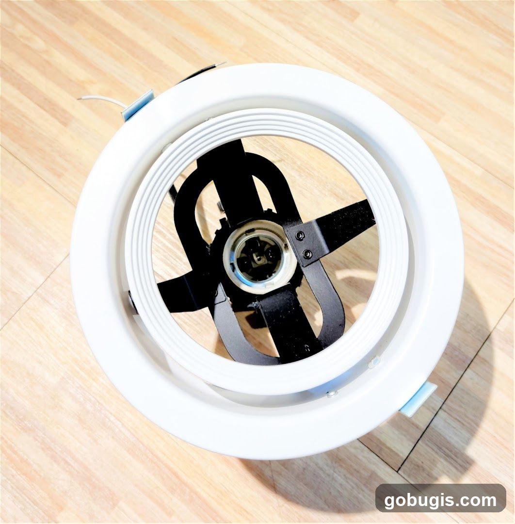 Recessed light fixture