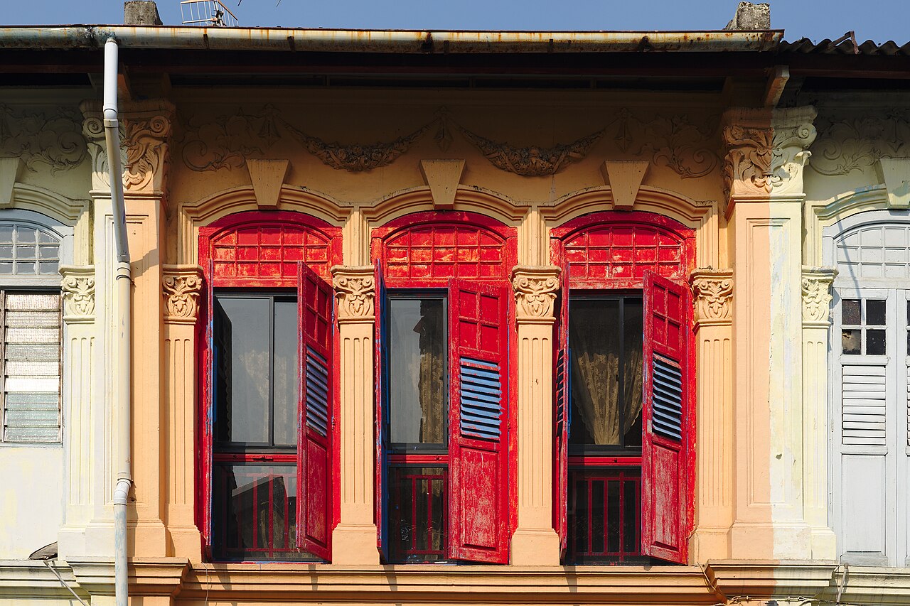 Arab Street Fabric Guide: Where To Buy Batik, Textiles, And Oud Near Bugis
